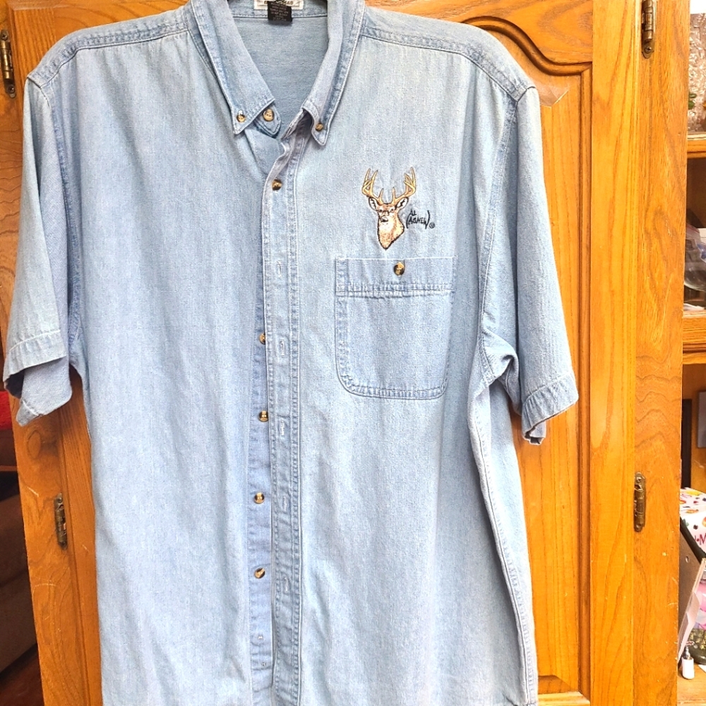 Men's deer embroidered Shirt